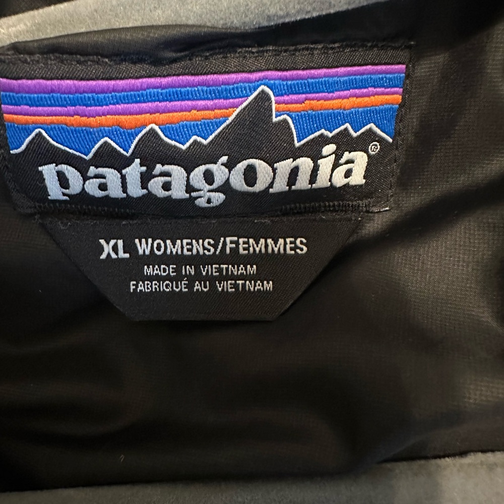 Patagonia Women's Jacket Label with Blue and Purple Accent - Picture 2 of 5